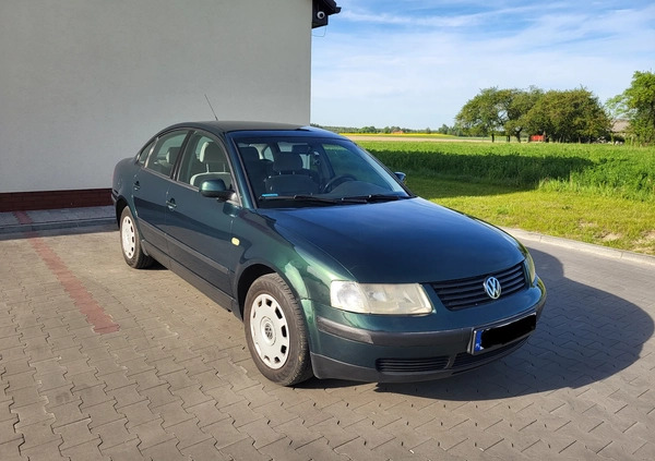 Volkswagen Passat cena 5999 przebieg: 372743, rok produkcji 1999 z Lublin małe 121